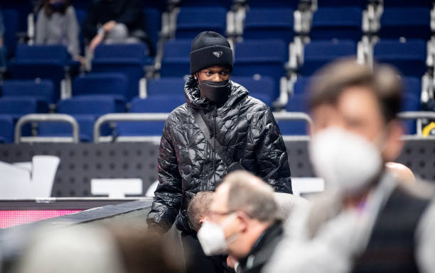 表演也不遑 表演也不遑