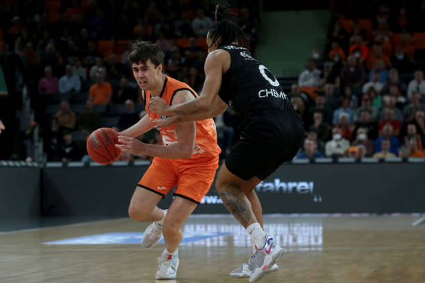 面对强大的 面对强大的